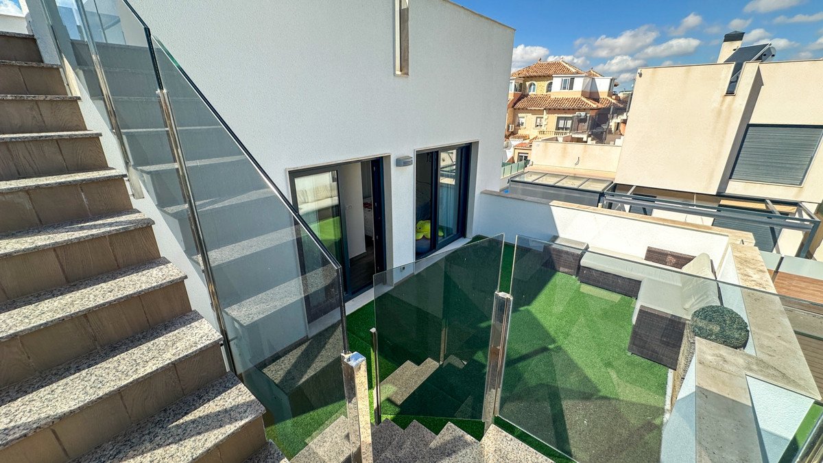 5 Bed Detached Villa in Torrevieja
