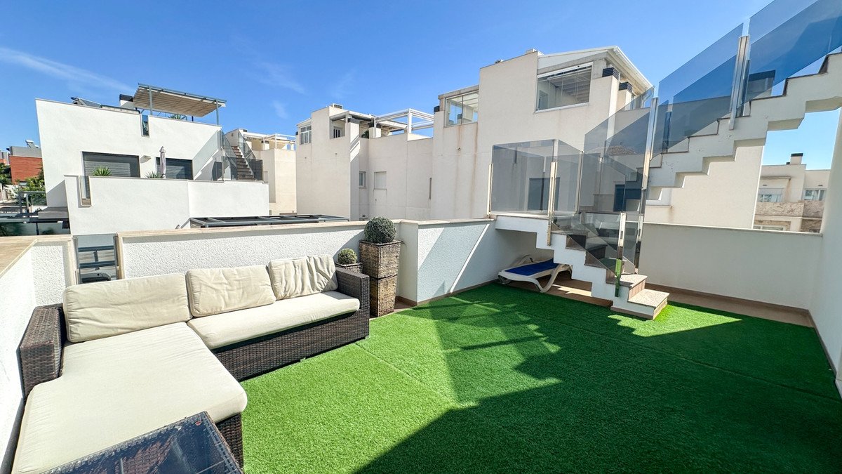 5 Bed Detached Villa in Torrevieja