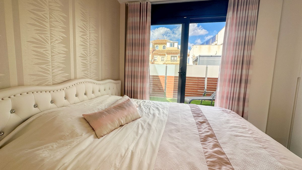 5 Bed Detached Villa in Torrevieja
