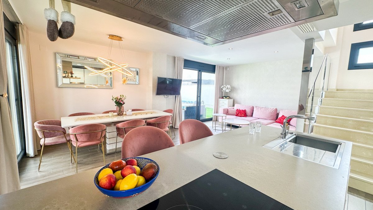 5 Bed Detached Villa in Torrevieja
