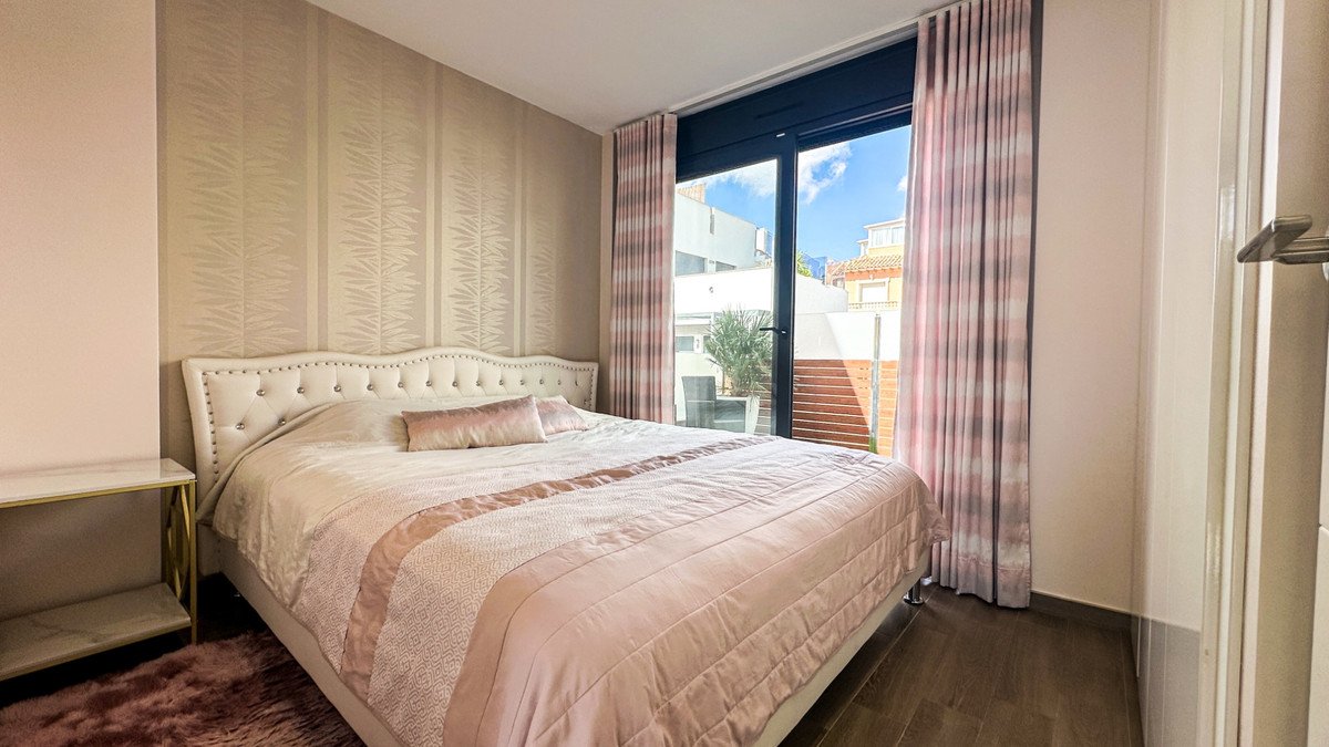5 Bed Detached Villa in Torrevieja