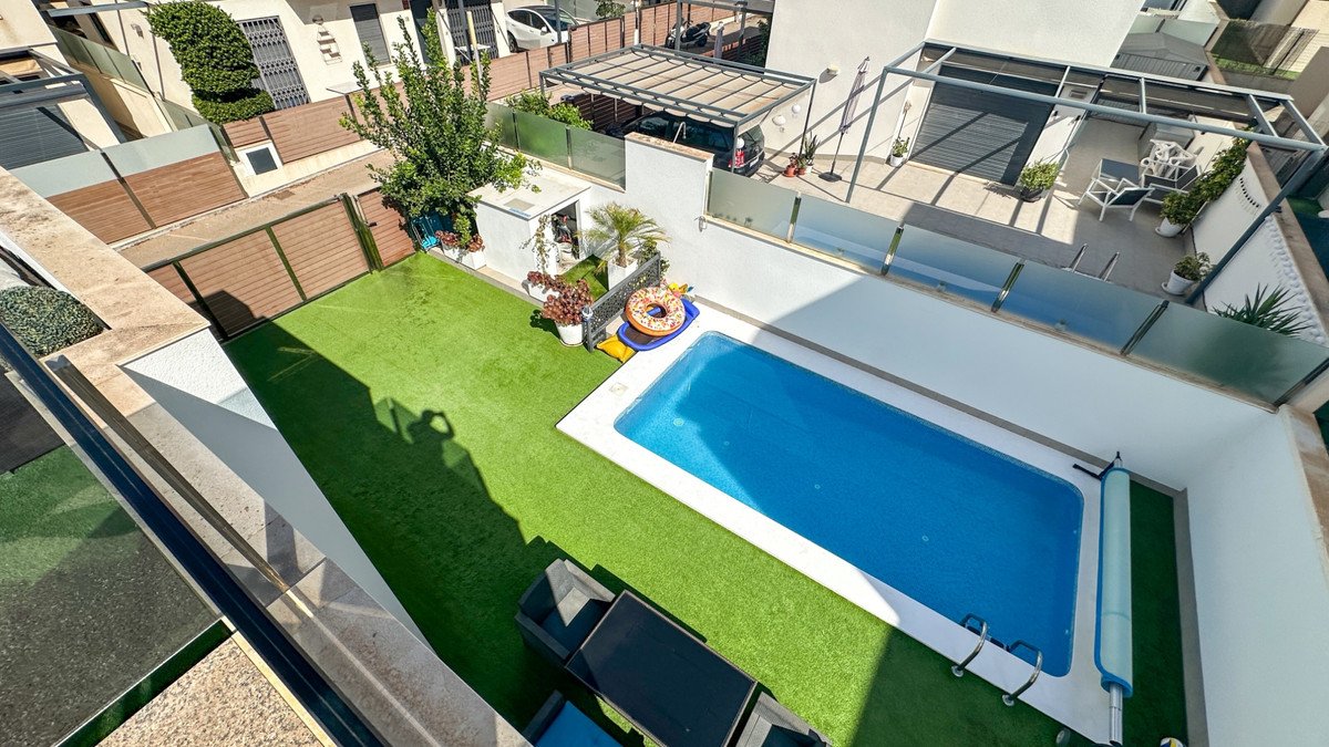 5 Bed Detached Villa in Torrevieja