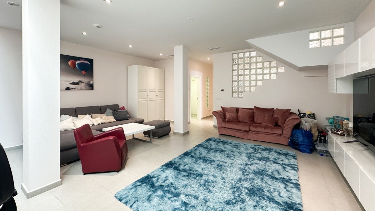 5 Bed Detached Villa in Torrevieja