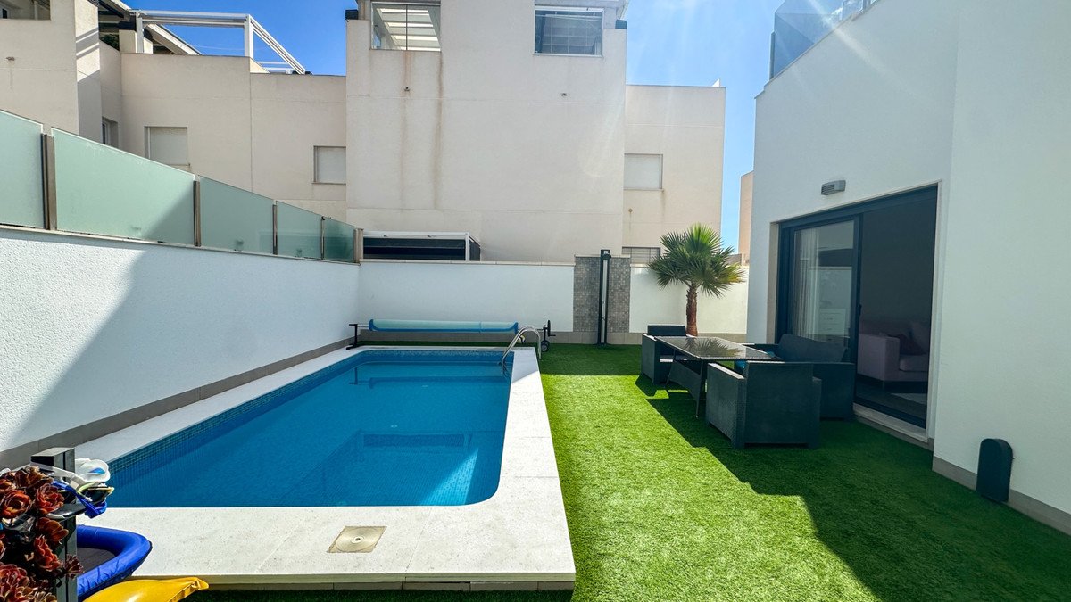 5 Bed Detached Villa in Torrevieja