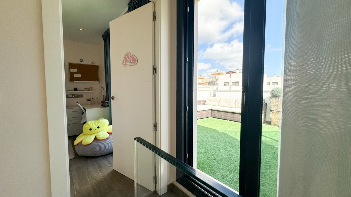 5 Bed Detached Villa in Torrevieja