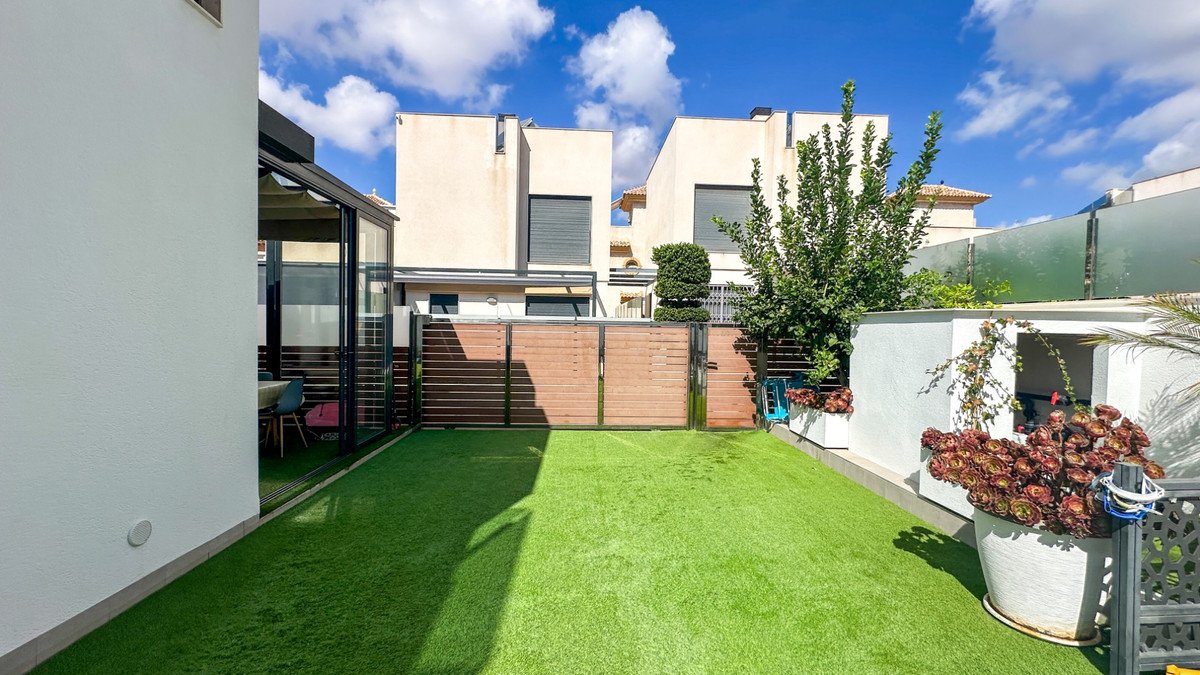 5 Bed Detached Villa in Torrevieja