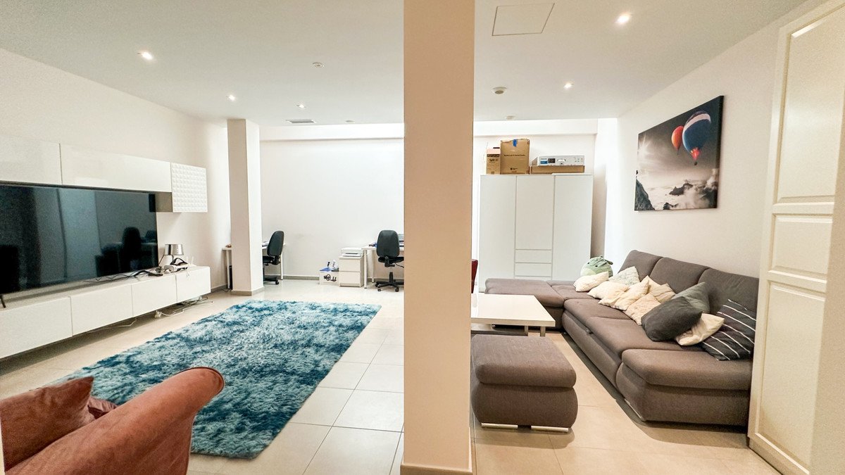 5 Bed Detached Villa in Torrevieja