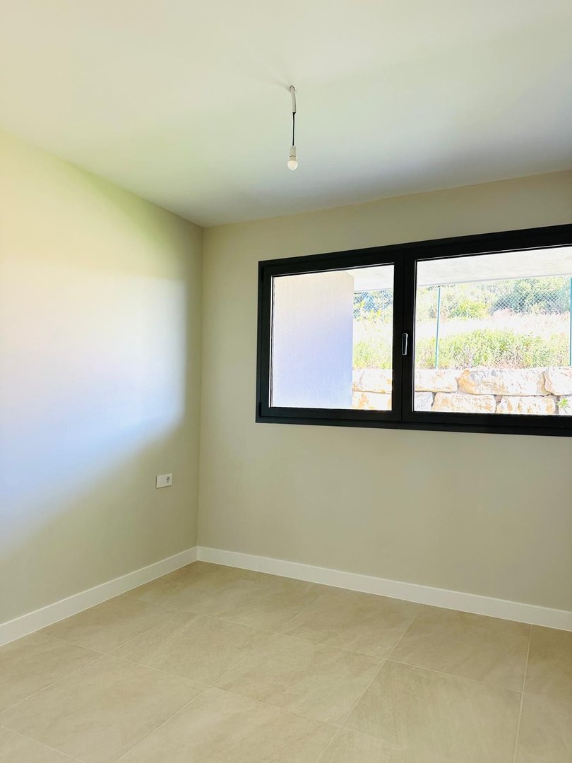 3 Bed Middle Floor Apartment in Manilva