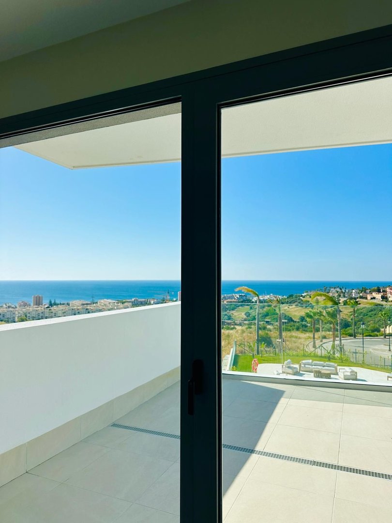3 Bed Middle Floor Apartment in Manilva
