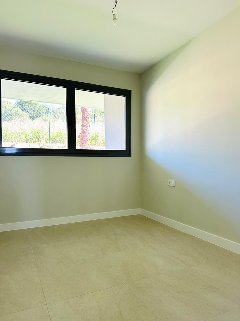3 Bed Middle Floor Apartment in Manilva