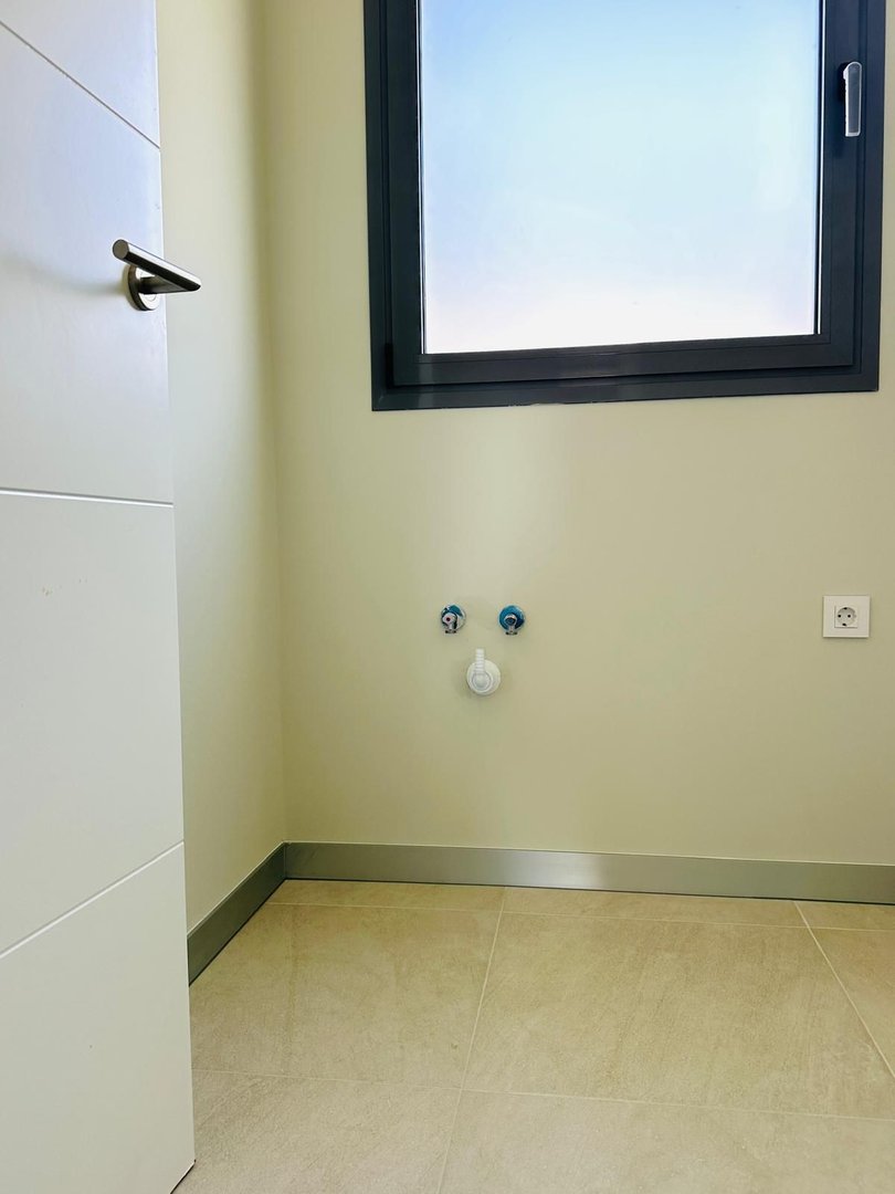 3 Bed Middle Floor Apartment in Manilva