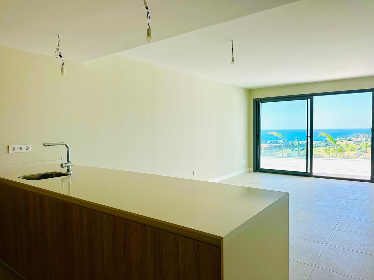 3 Bed Middle Floor Apartment in Manilva