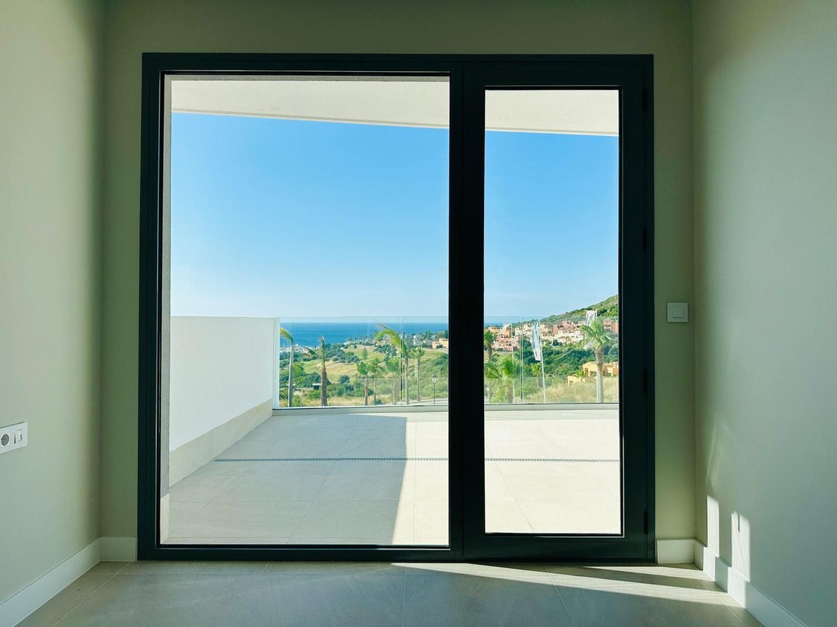 3 Bed Middle Floor Apartment in Manilva