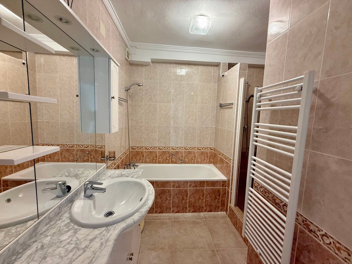 6 Bed Detached Villa in Rojales