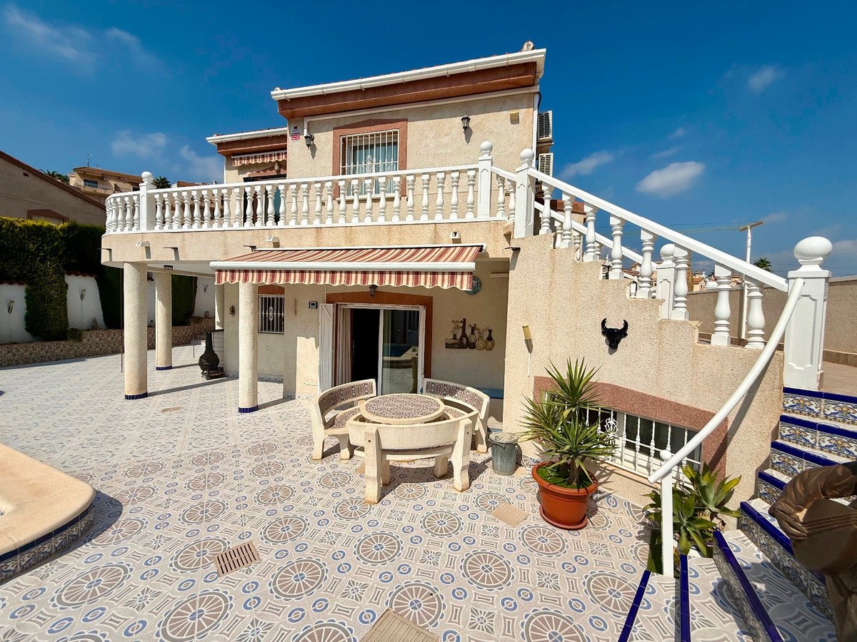 6 Bed Detached Villa in Rojales