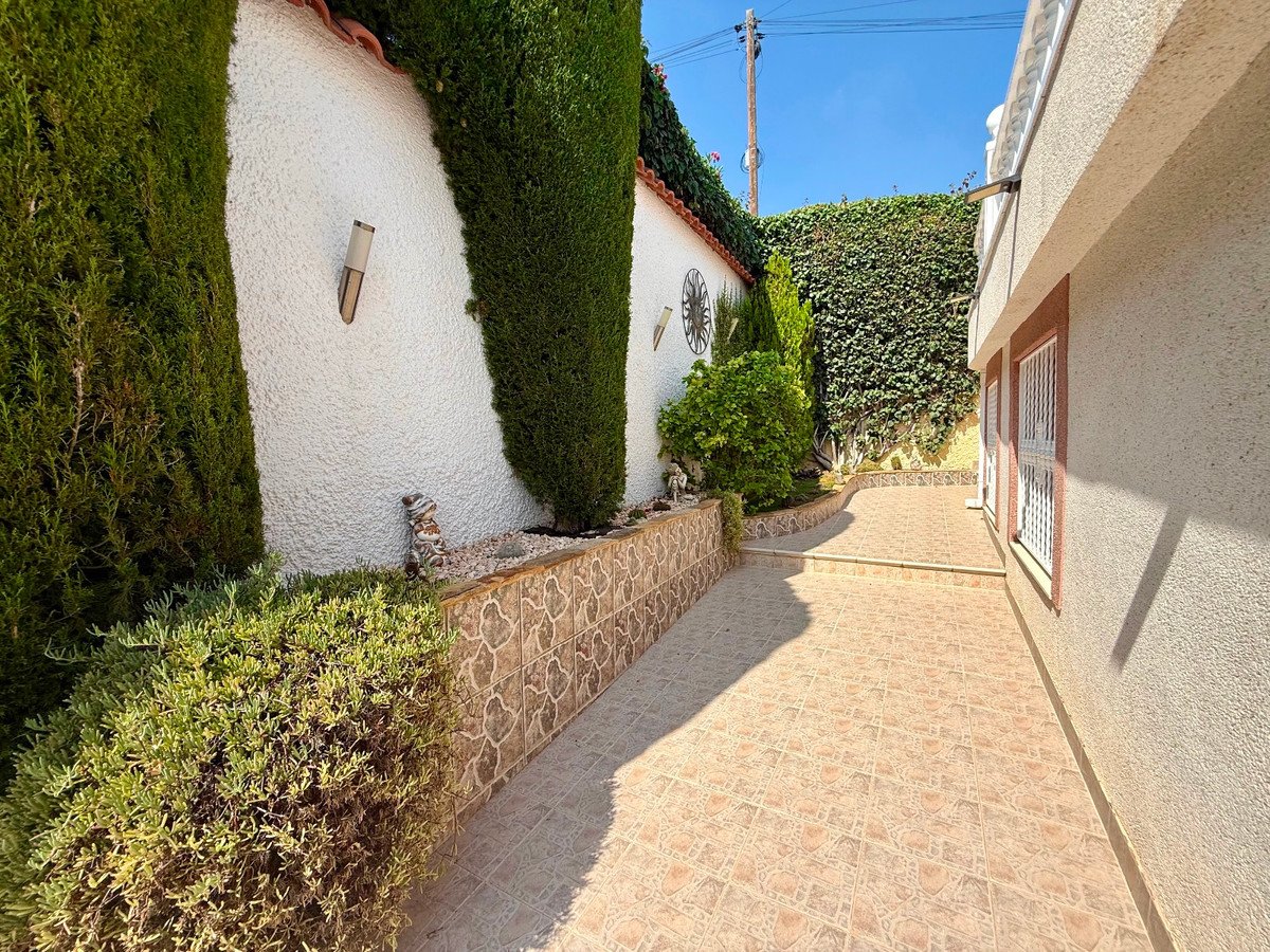 6 Bed Detached Villa in Rojales