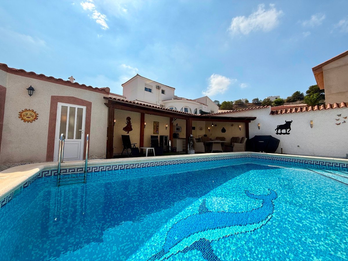 6 Bed Detached Villa in Rojales