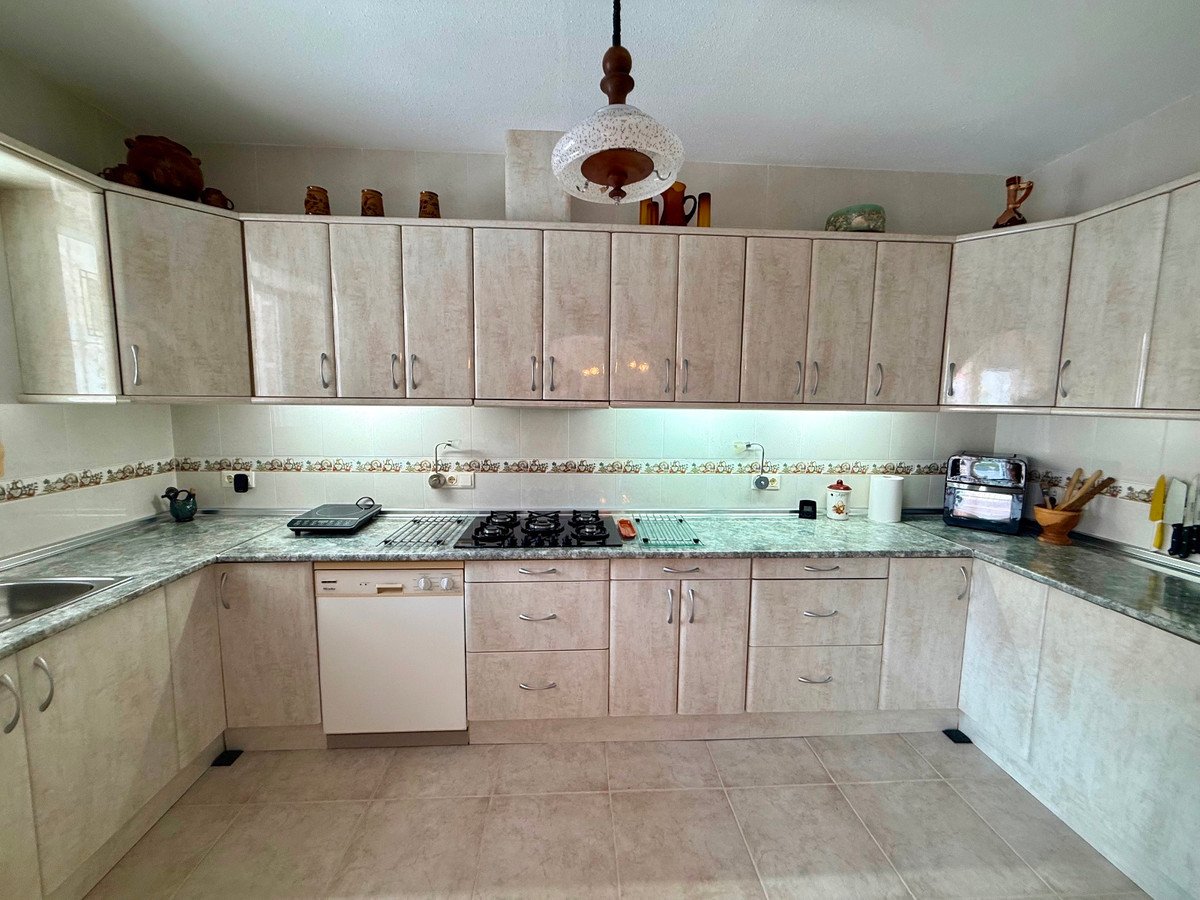 6 Bed Detached Villa in Rojales