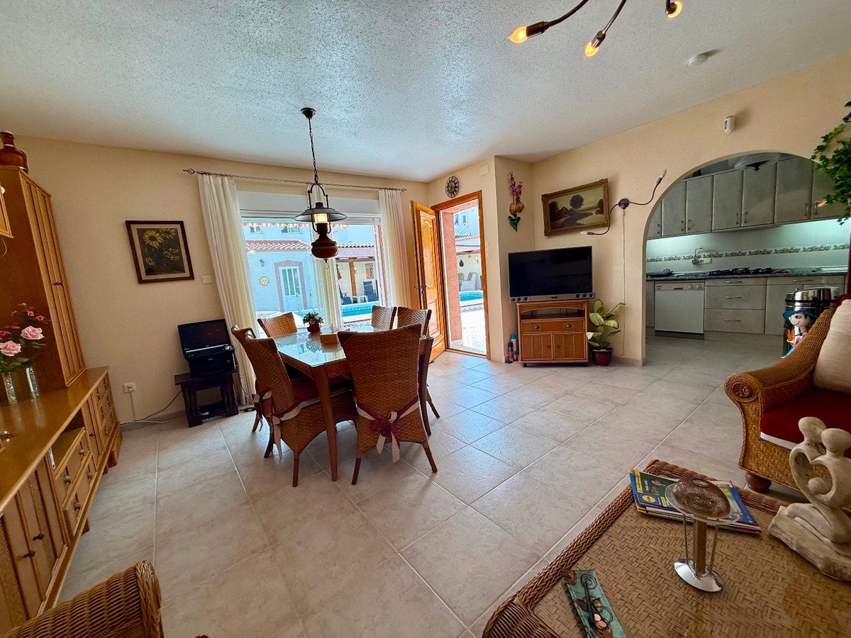 6 Bed Detached Villa in Rojales