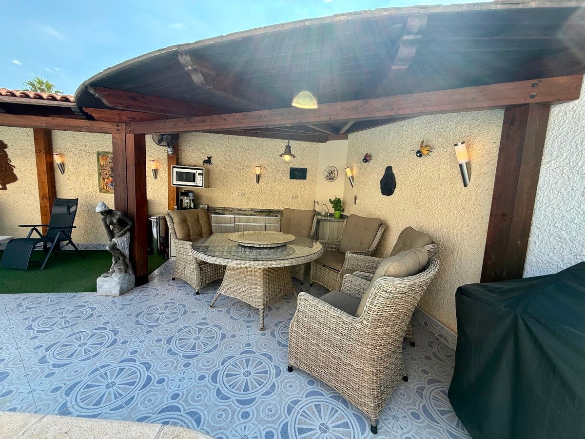 6 Bed Detached Villa in Rojales