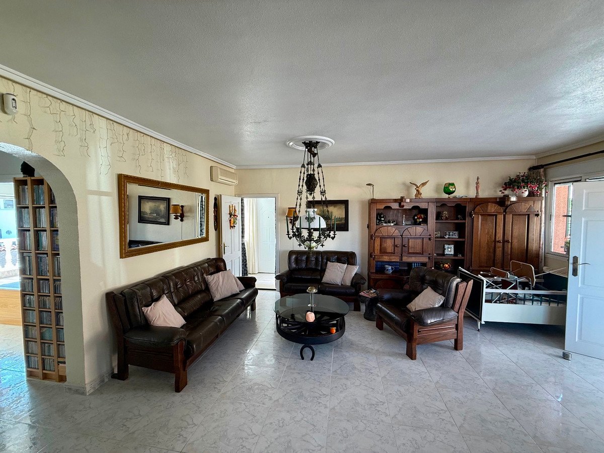 6 Bed Detached Villa in Rojales