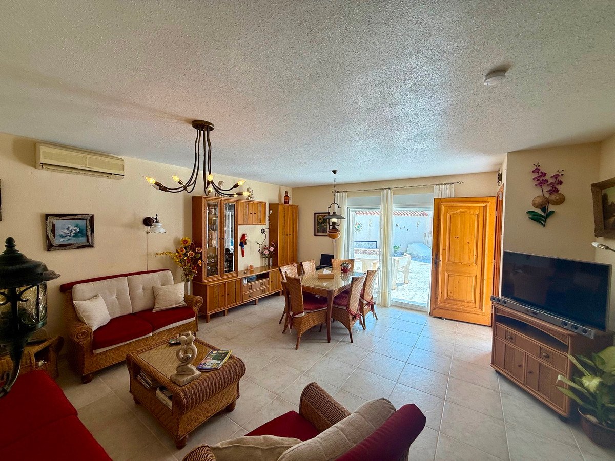 6 Bed Detached Villa in Rojales