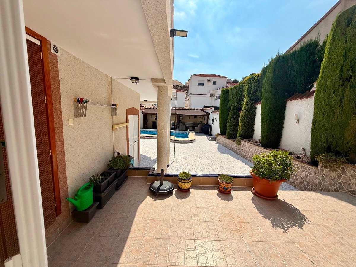 6 Bed Detached Villa in Rojales