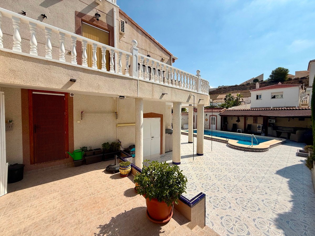 6 Bed Detached Villa in Rojales
