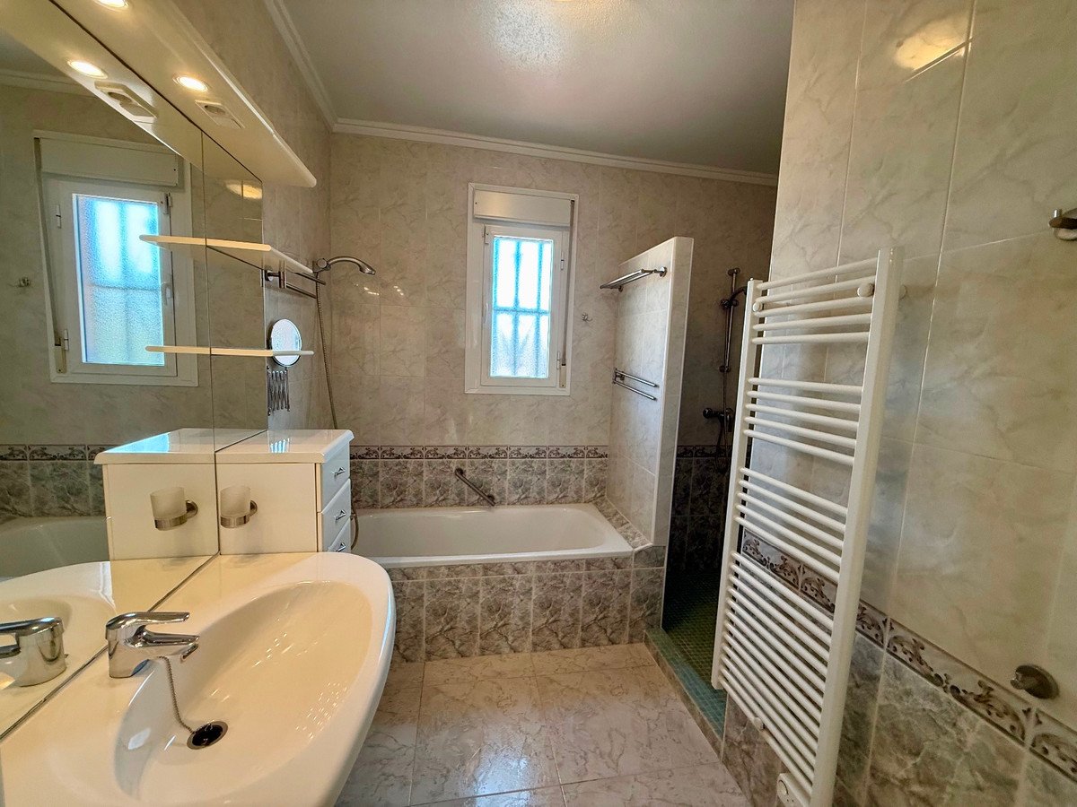 6 Bed Detached Villa in Rojales