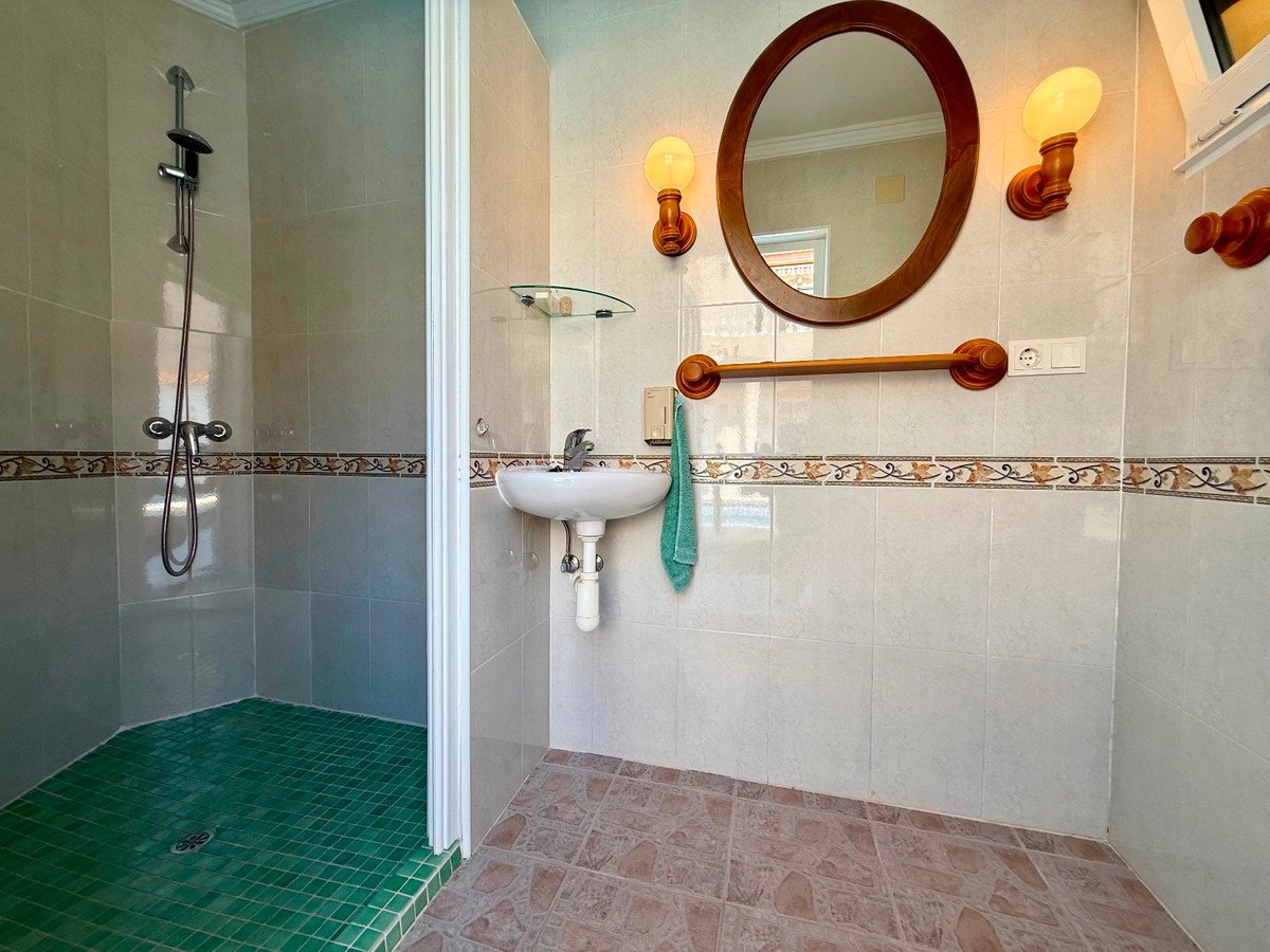 6 Bed Detached Villa in Rojales