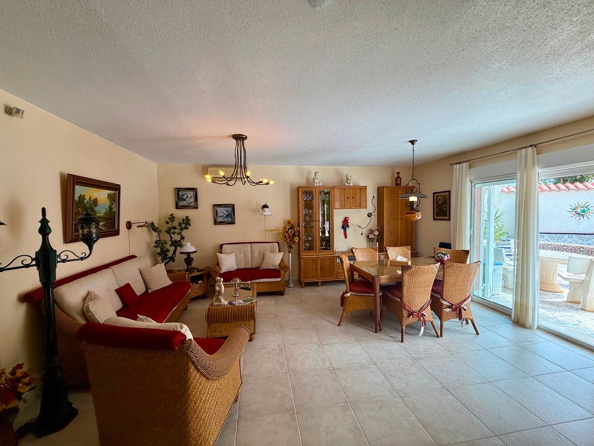 6 Bed Detached Villa in Rojales