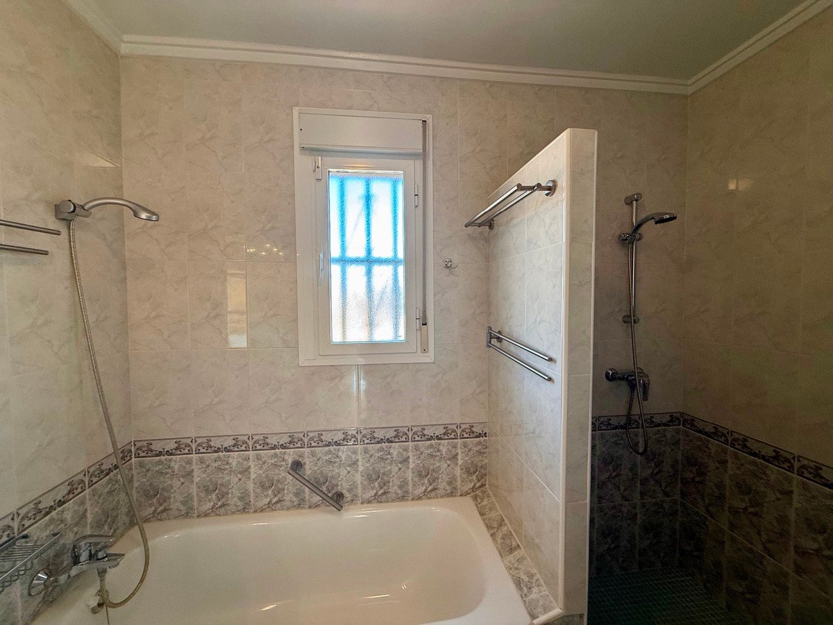 6 Bed Detached Villa in Rojales