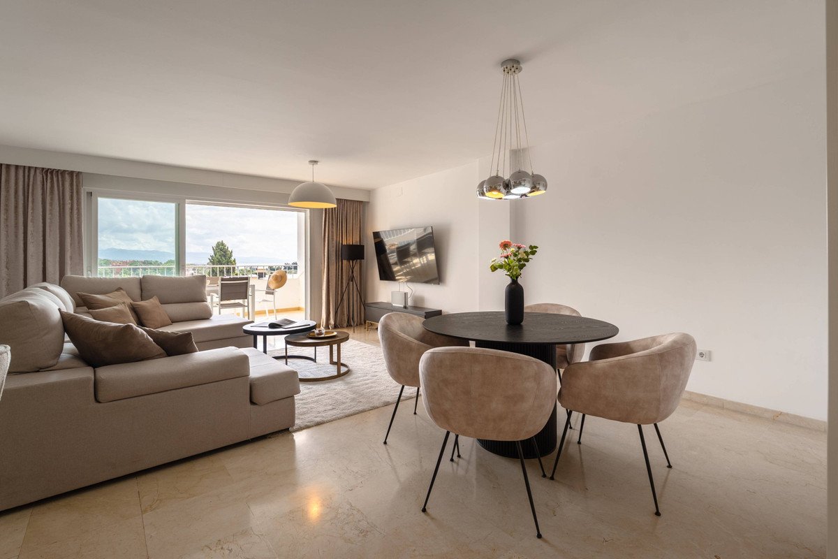 4 Bed Middle Floor Apartment in Nueva Andalucía