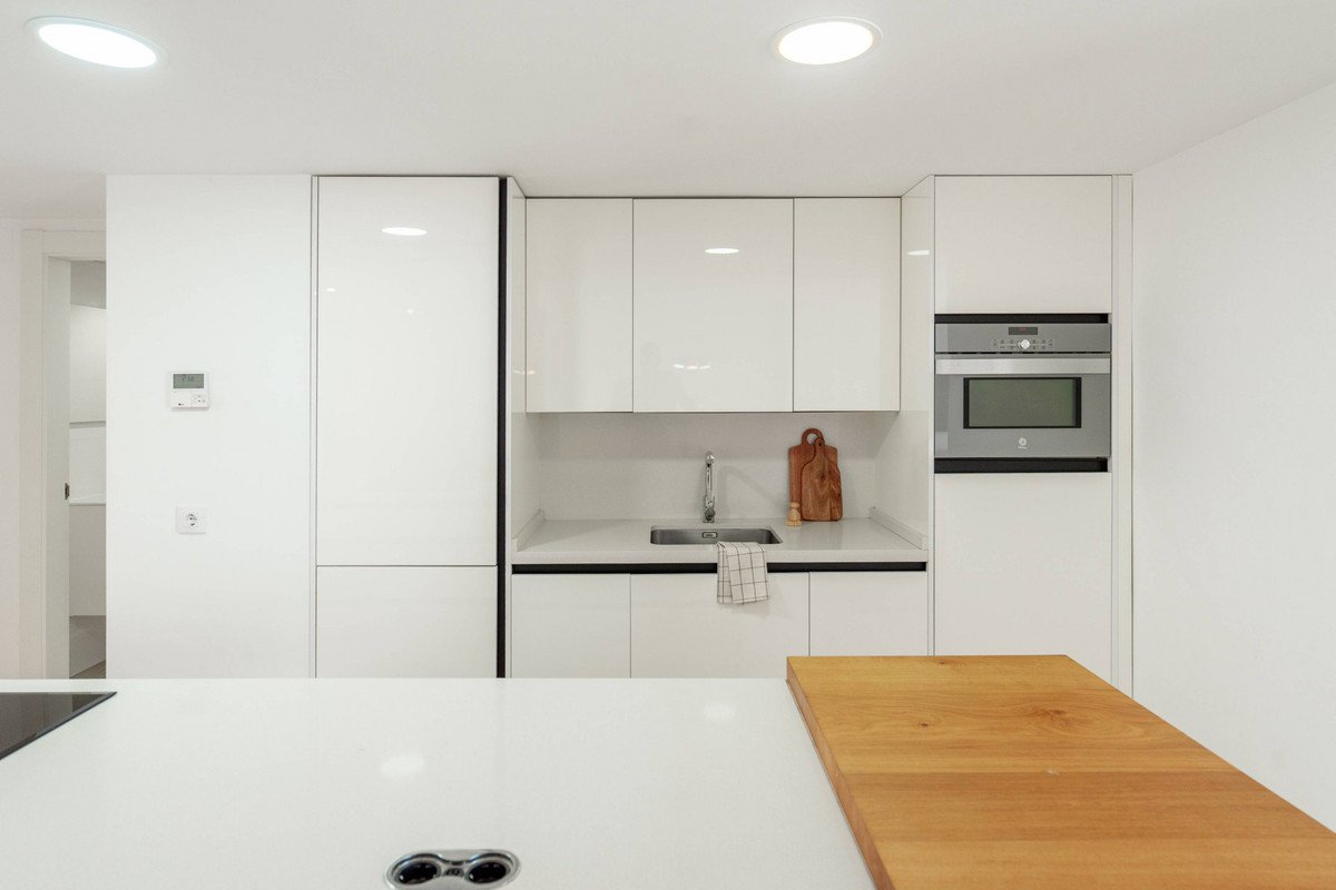 4 Bed Middle Floor Apartment in Nueva Andalucía