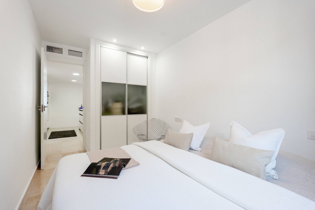 4 Bed Middle Floor Apartment in Nueva Andalucía
