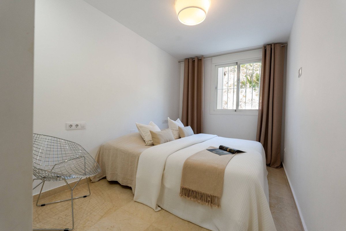 4 Bed Middle Floor Apartment in Nueva Andalucía