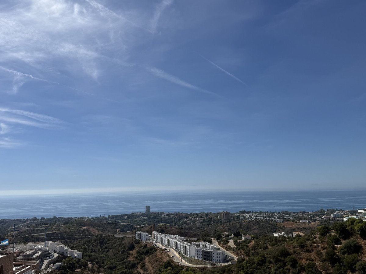 2 Bed Middle Floor Apartment in Marbella
