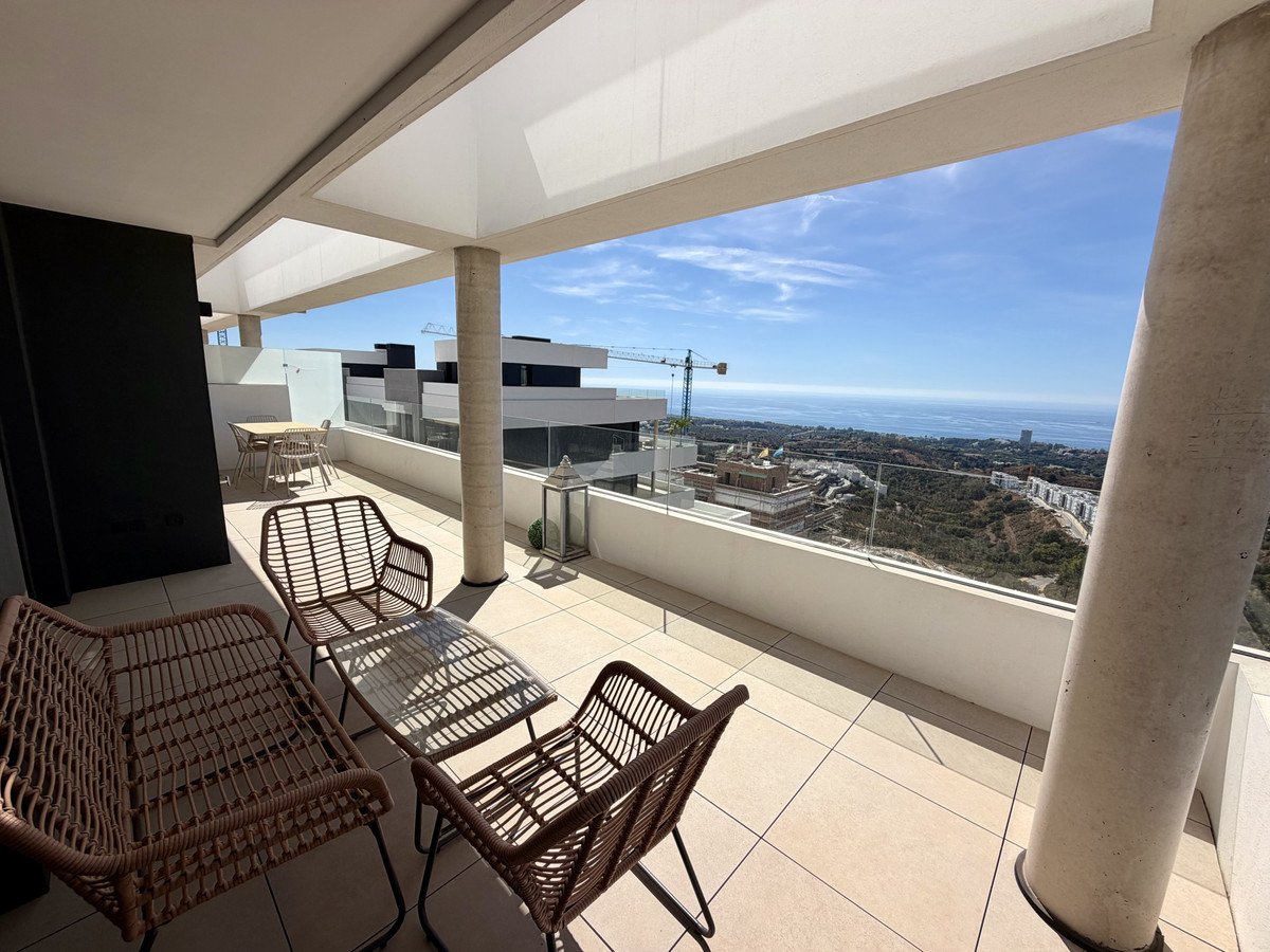 2 Bed Middle Floor Apartment in Marbella
