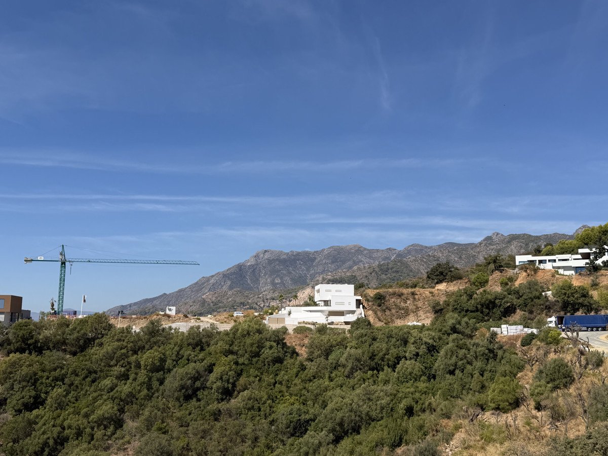 2 Bed Middle Floor Apartment in Marbella