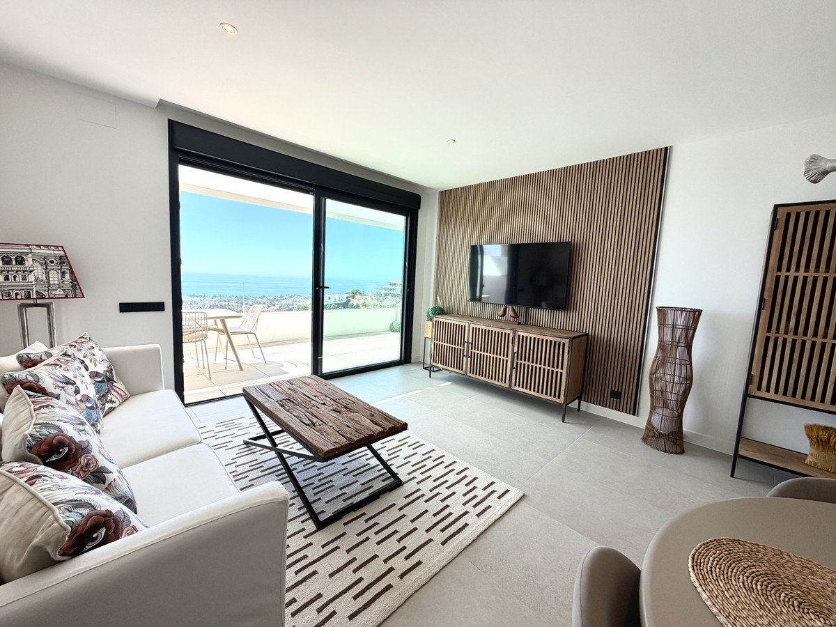 2 Bed Middle Floor Apartment in Marbella