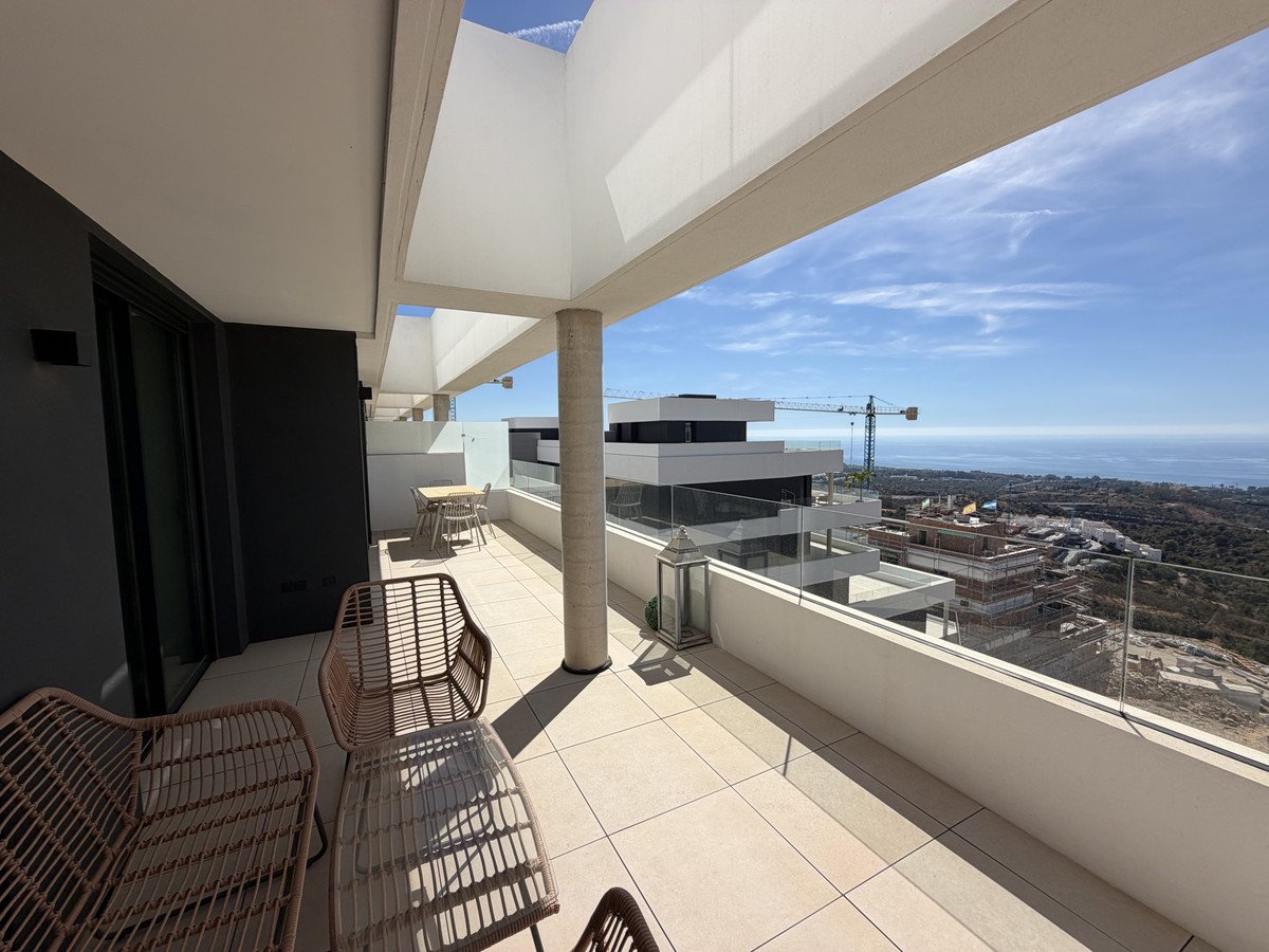 2 Bed Middle Floor Apartment in Marbella