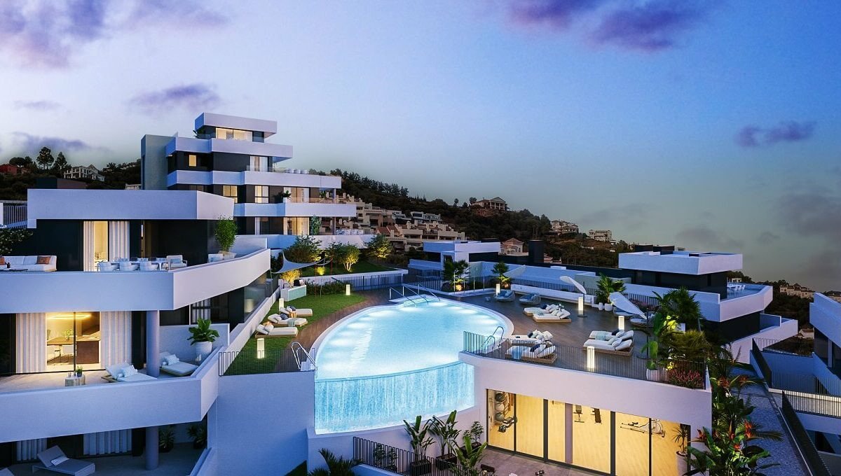 2 Bed Middle Floor Apartment in Marbella
