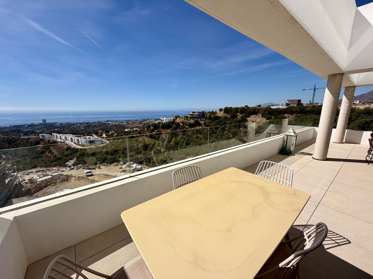 2 Bed Middle Floor Apartment in Marbella