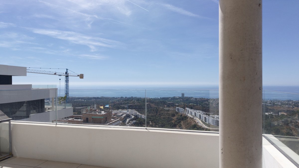 2 Bed Middle Floor Apartment in Marbella