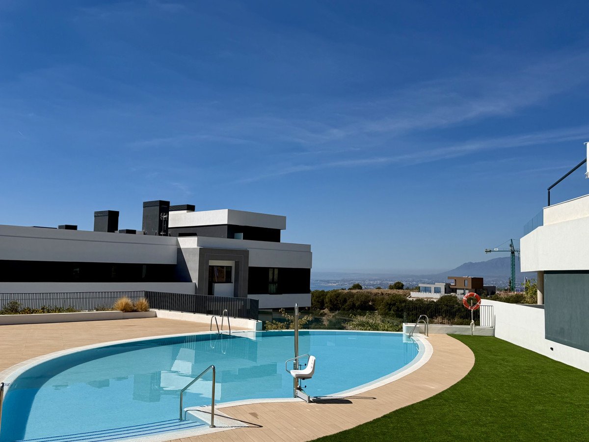 2 Bed Middle Floor Apartment in Marbella
