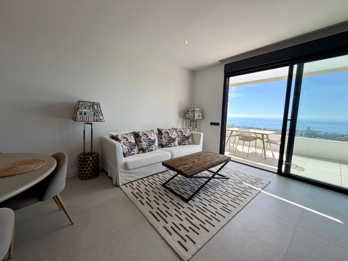 2 Bed Middle Floor Apartment in Marbella