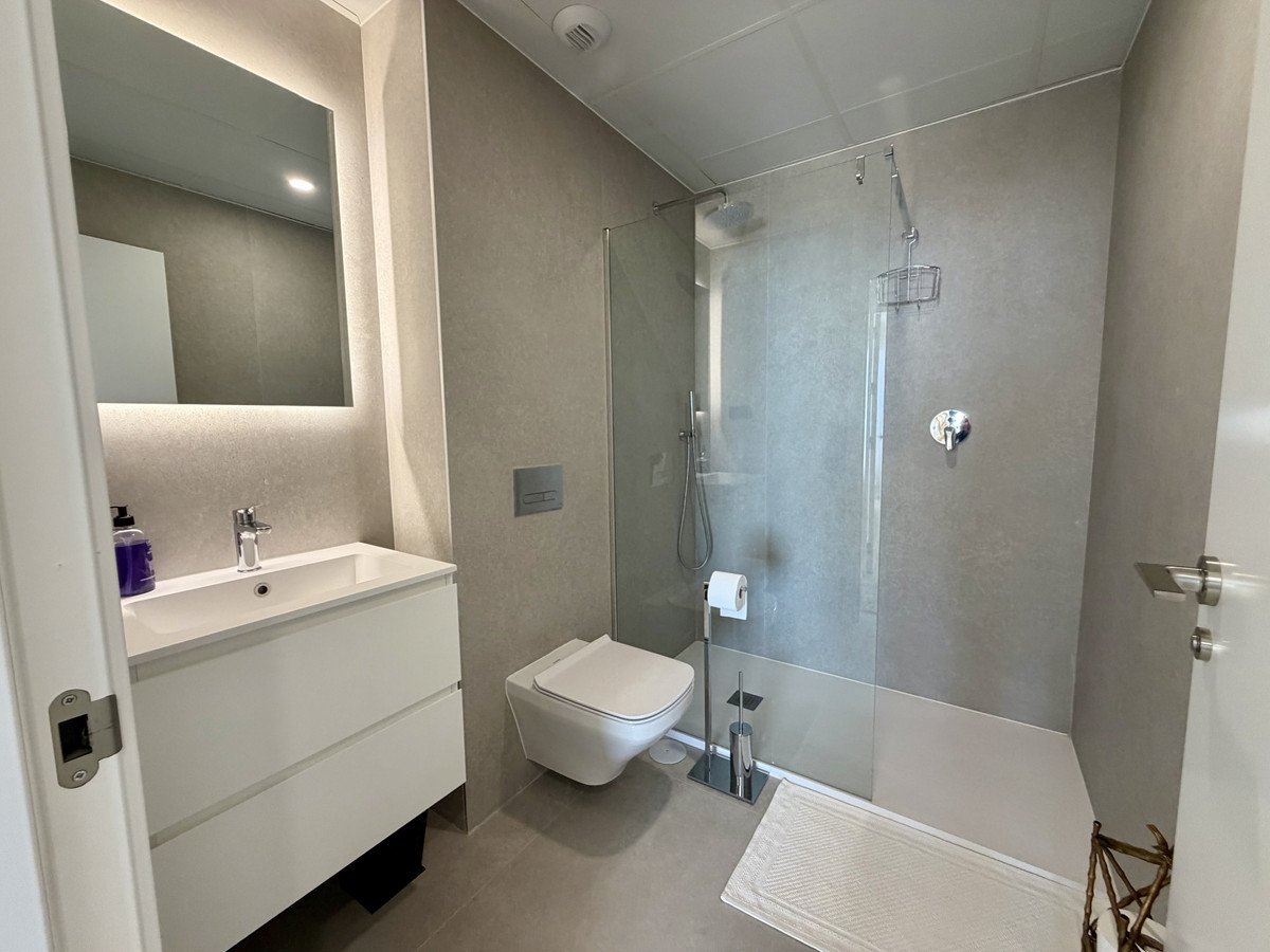 2 Bed Middle Floor Apartment in Marbella