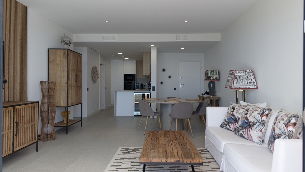 2 Bed Middle Floor Apartment in Marbella
