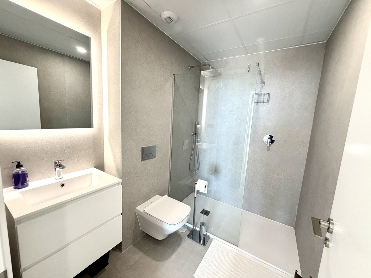 2 Bed Middle Floor Apartment in Marbella