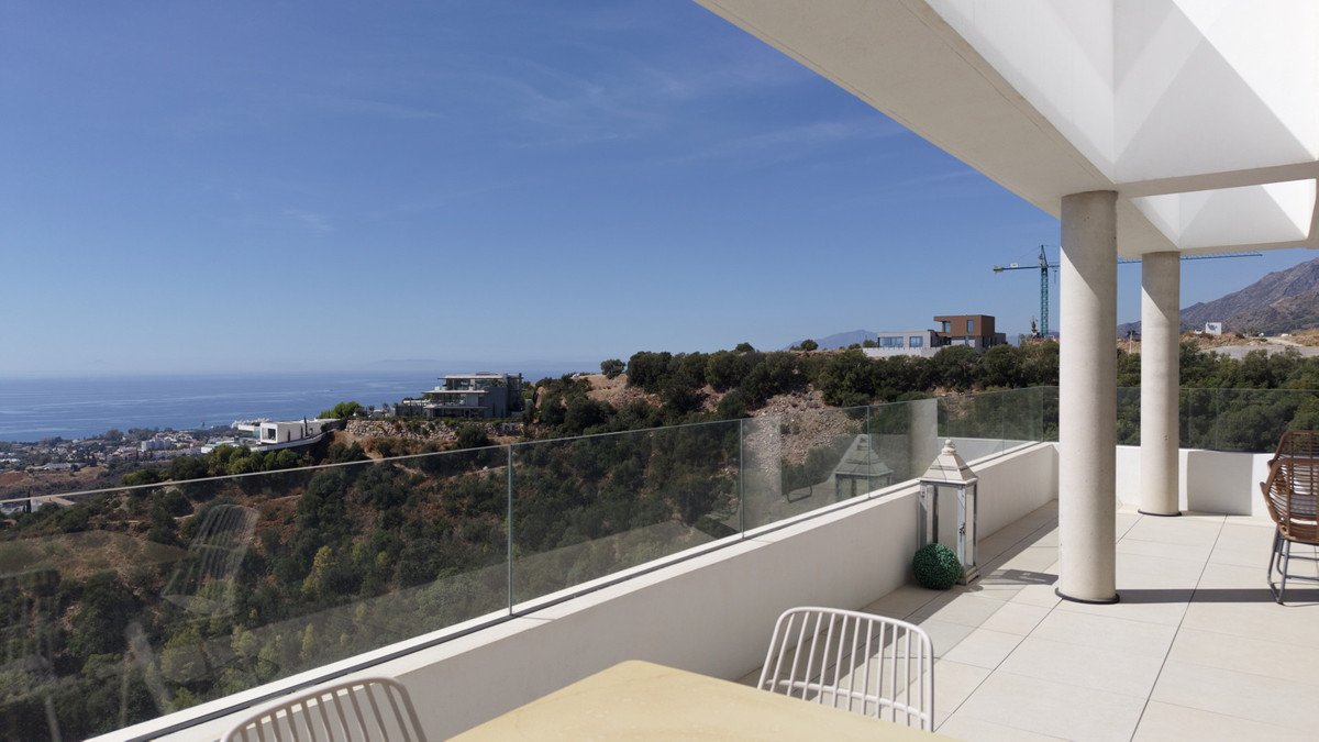 2 Bed Middle Floor Apartment in Marbella